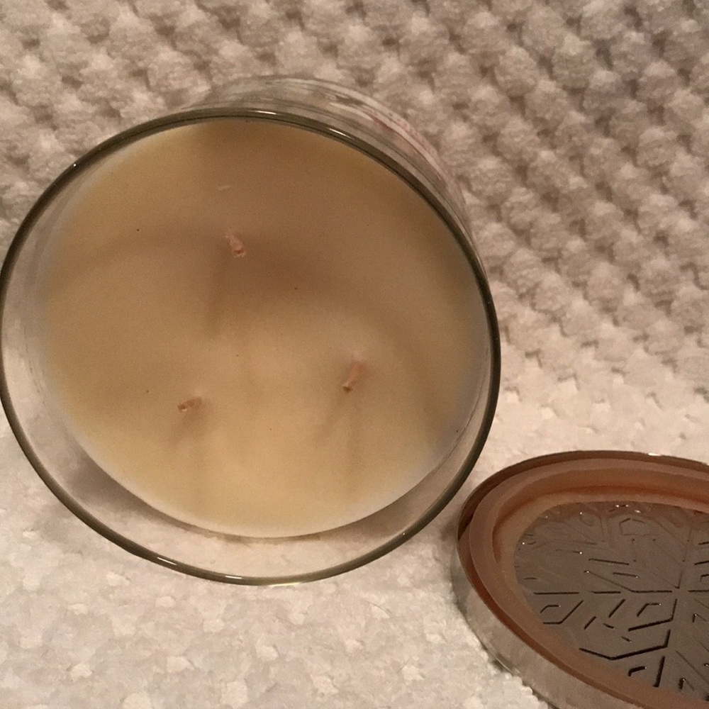 Bath and Body Works Twisted Peppermint 3 Wick Candle - Picture 4 of 4